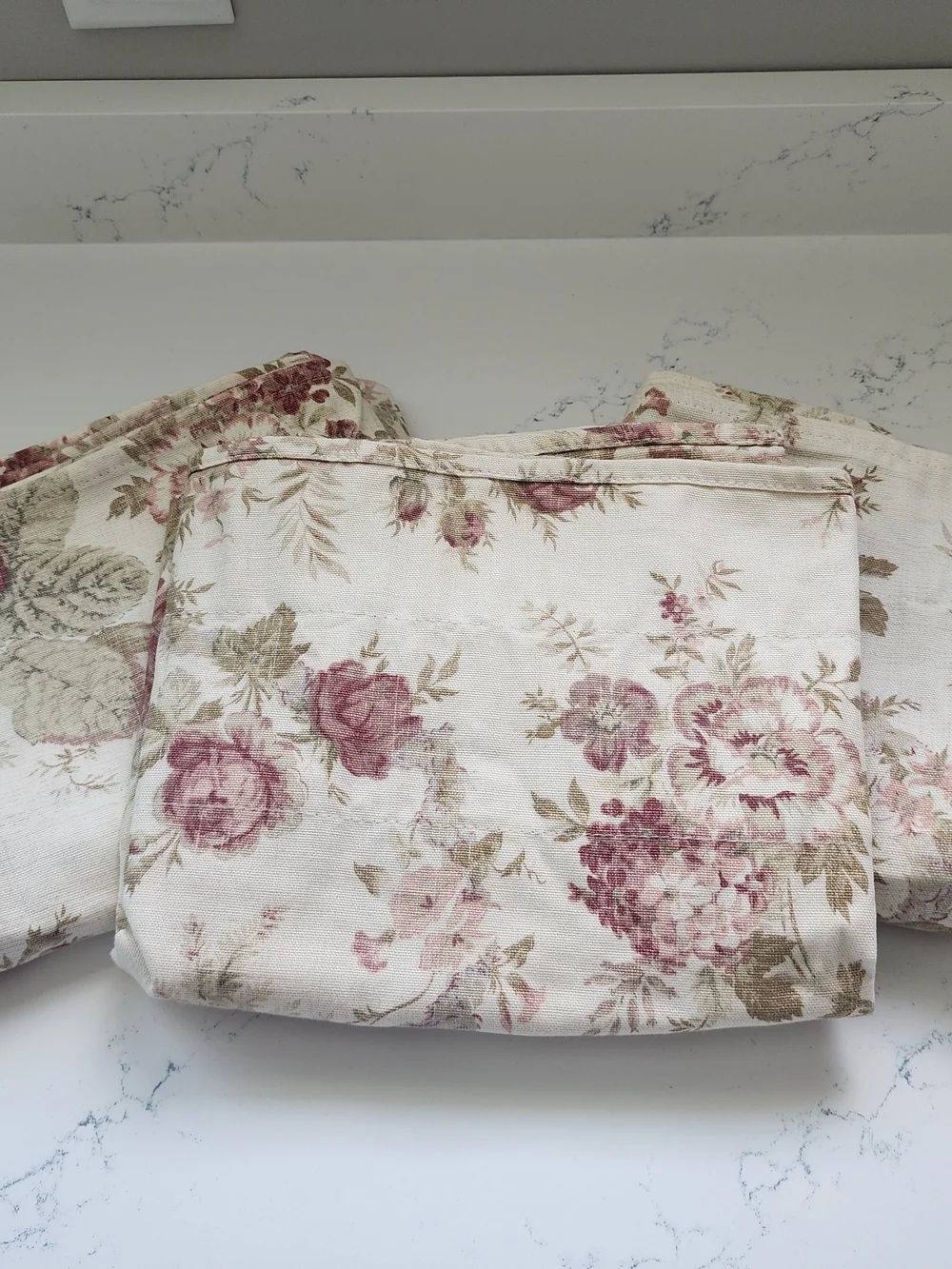 Waverly Norfolk Rose Valance